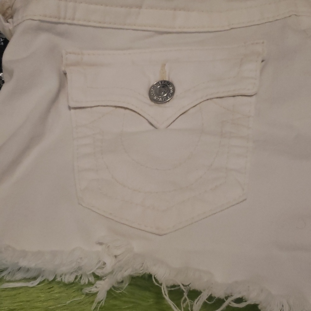 Shorts - Picture 3 of 4